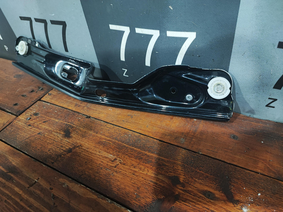 Направляющая стеклоподъемника Volkswagen Golf 6  Б/У Оригинал 5k1837730aa