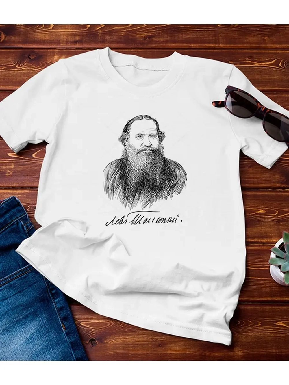 Футболка с Маяковским, Пушкиным, Львом Толстым.