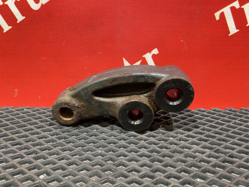 Кронштейн амортизатора