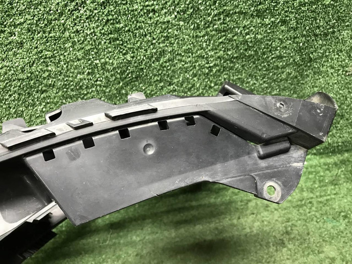 Кронштейн бампера левый Mercedes C w205 18-23 AMG