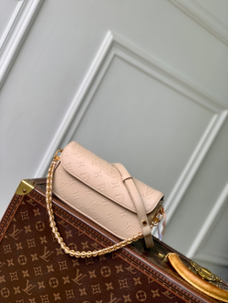 Louis Vuitton Ivy Wallet On Chain Bag