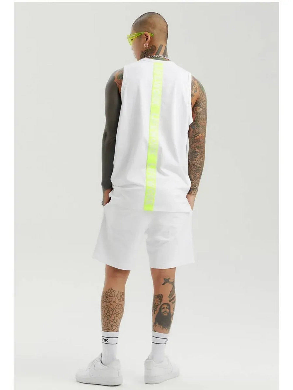 Шорты с резиновым логотипом