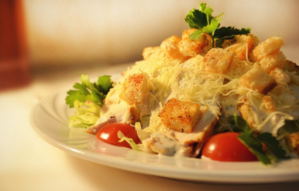 Салат «Цезарь» с курицей 200гр