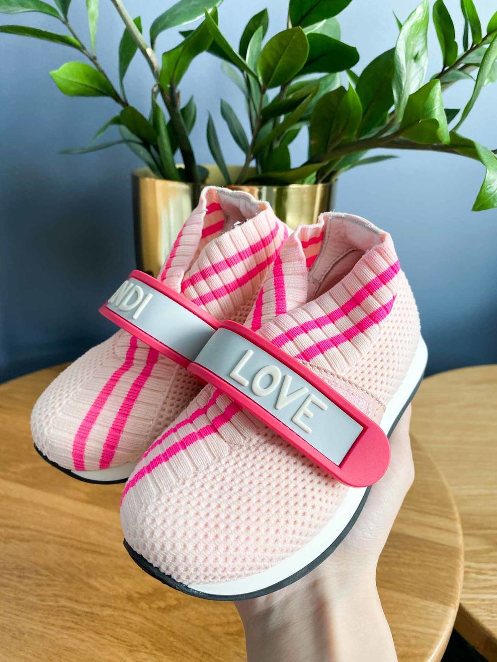 Новые кроссовки Fendi, 23