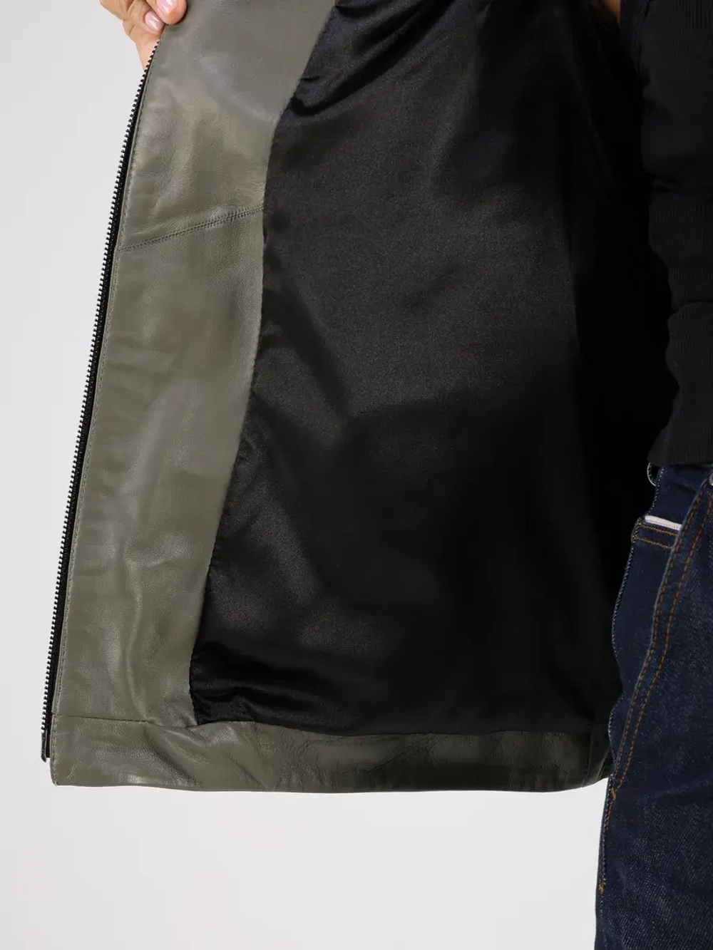 Кожаная куртка демисезонная с капюшоном