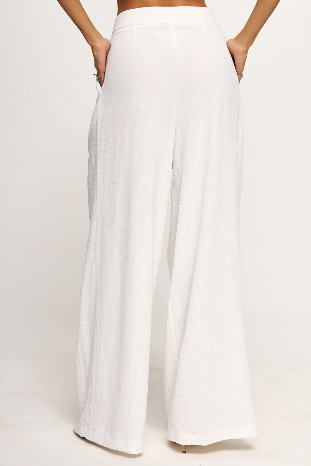 Брюки палаццо свободного кроя белого цвета