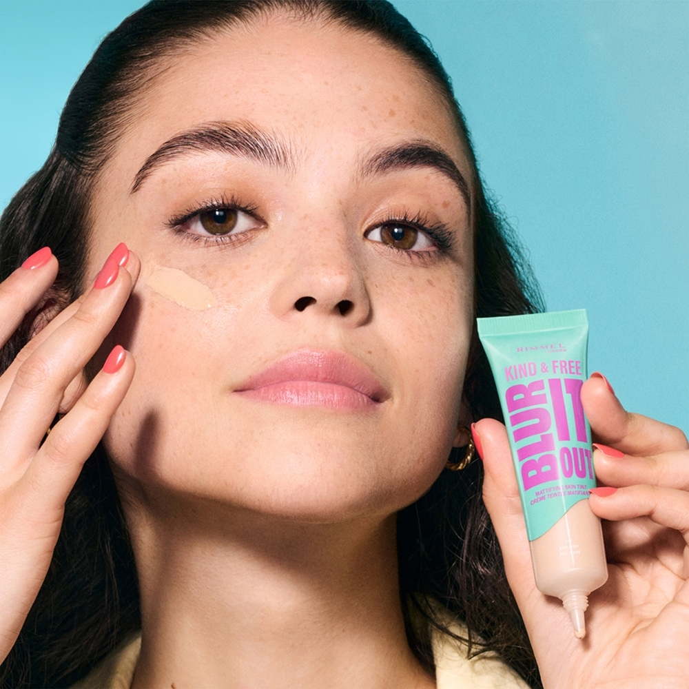 Rimmel Kind & Free Glow It Up - Легкий увлажняющий тональный крем, 30 ml