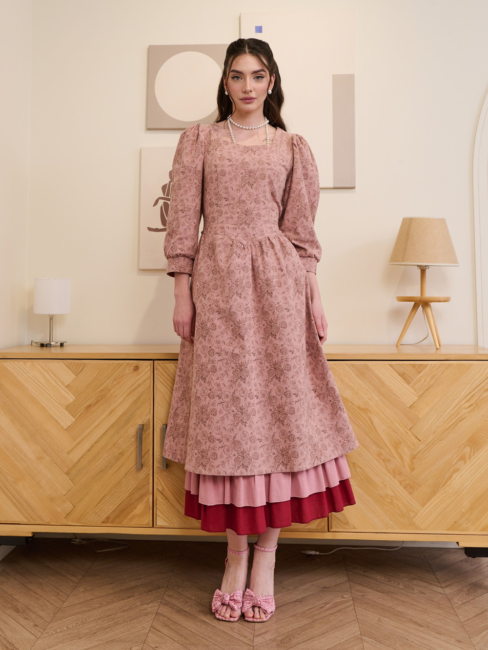 Платье с вырезом-сердечко