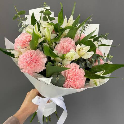 Диантусы с альстромерией