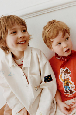 ZARA ФУТБОЛКА С НАШИВКОЙ ВУДИ ИСТОРИЯ ИГРУШЕК © DISNEY PIXAR, ОРАНЖЕВЫЙ