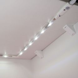 ULM-F42-3W-4200K SENSOR IP20 WHITE Комплект светодиодных полосок с датчиком движения 10Lux. Питание 4ААА. 150Lm. Белый. ТМ Uniel