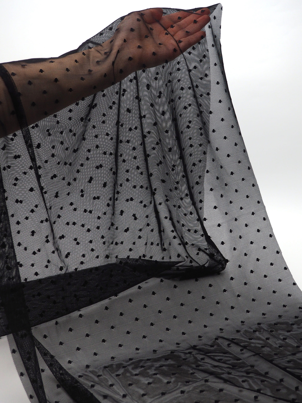 Сетка эластичная черная в горошек 5 мм отрезом 75х50 см