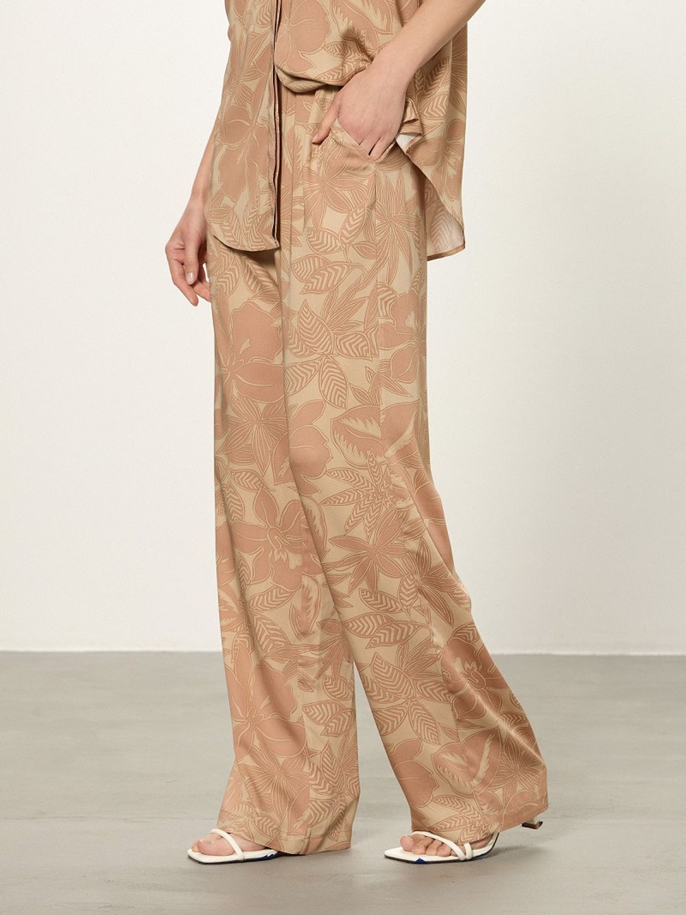 Брюки Палаццо на резинке бежевый принт вискоза