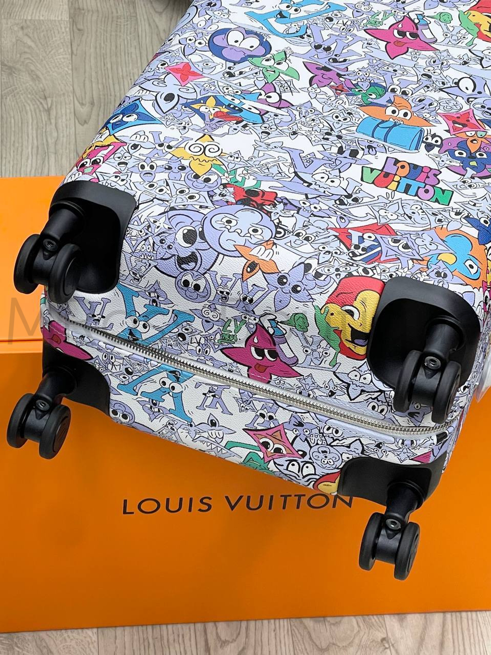 Чемодан Louis Vuitton Horizon 55 Monogram Comics