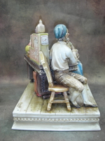 Статуэтка. Фарфор. У лекаря. Capodimonte. Италия