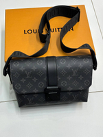 Сумка-мессенджер Louis Vuitton