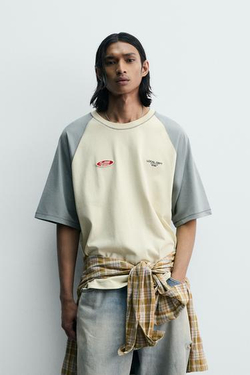 ZARA ФУТБОЛКА КОЛОР-БЛОК С КОНТРАСТНОЙ НАШИВКОЙ, ЭКРЮ