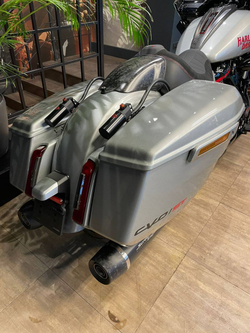 Harley-Davidson CVO Road Glide ST 121 (Mercury Silver) 2025