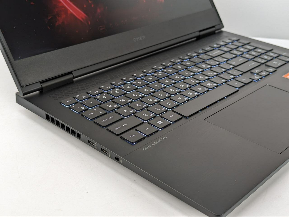16.1" Игровой Ноутбук HP Omen 16, 1920*1080 IPS 165 Hz, AMD Ryzen 7 7840H, Nvidia GeForce RTX 4060 8 Gb 140 Watt, RAM 16 DDR5, 512 Gb SSD