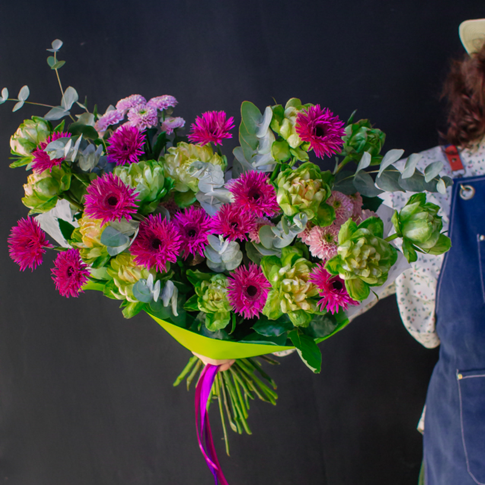 28. Эффектный стильный букет с гермини и розами