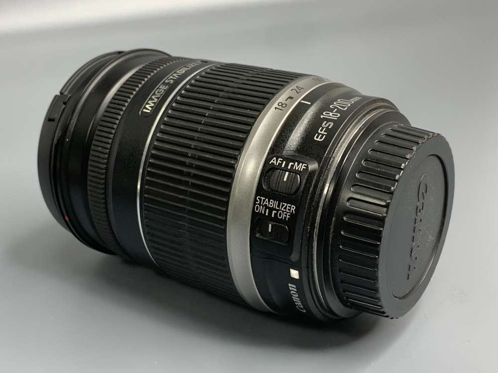 Canon EF-S 18-200mm IS Царапины на линзе
