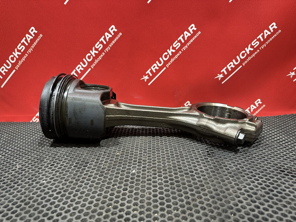 Поршень с шатуном 2019г