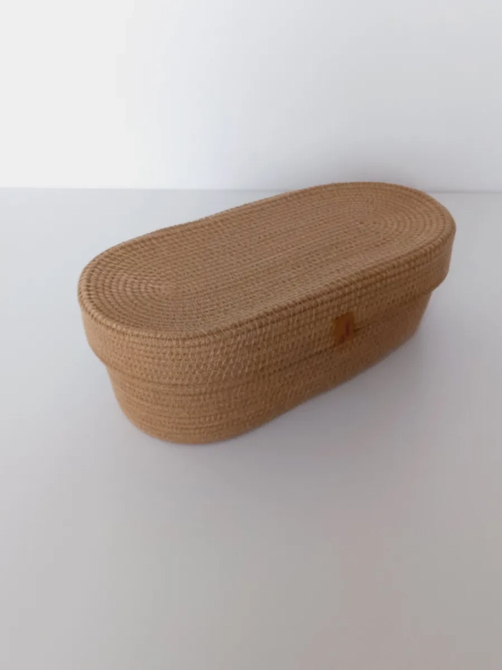 Корзина плетеная для хранения с крышкой