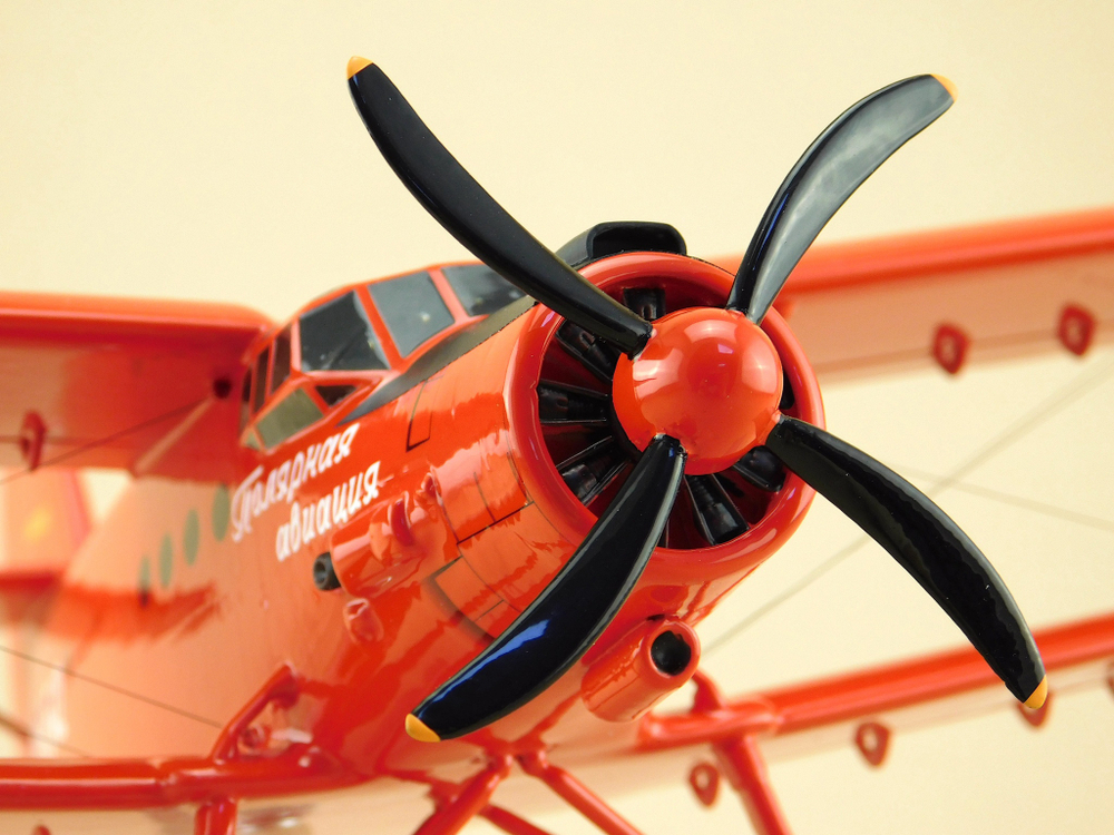 Деревянные модели самолетов и вертолетов