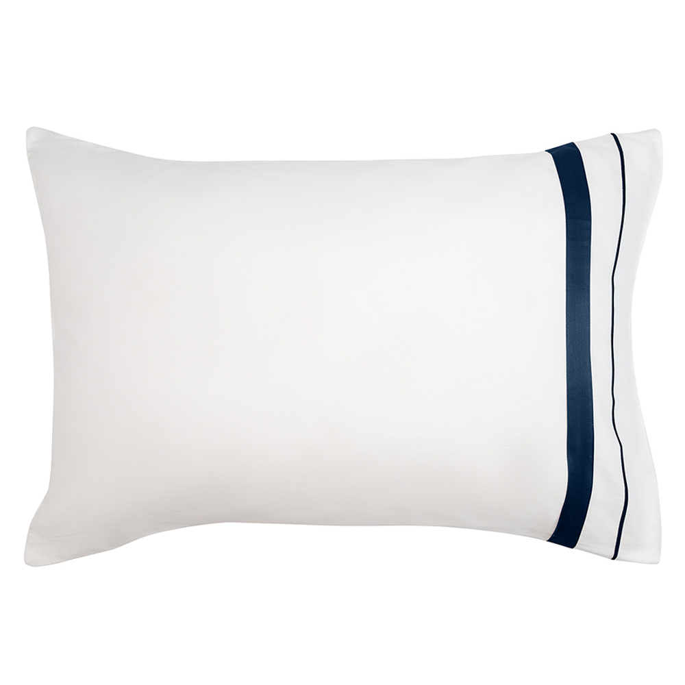 Набор из двух наволочек из сатина белого цвета с темно-синим кантом из коллекции essential, 50х70 см