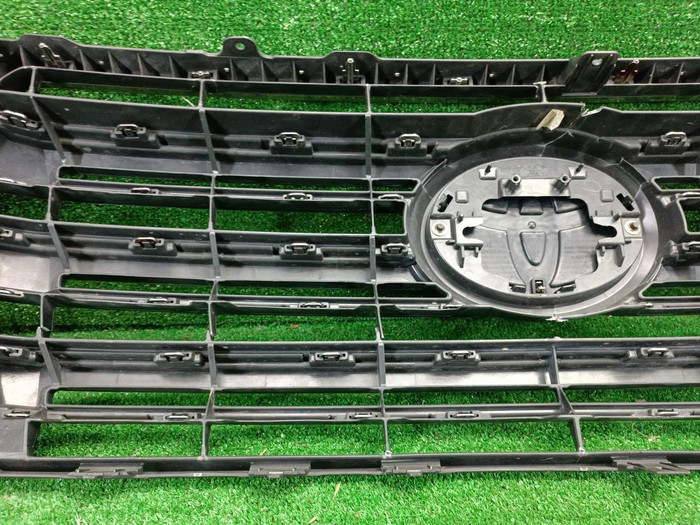 Решетка радиатора Toyota Land Cruiser 200 (2015-2021)