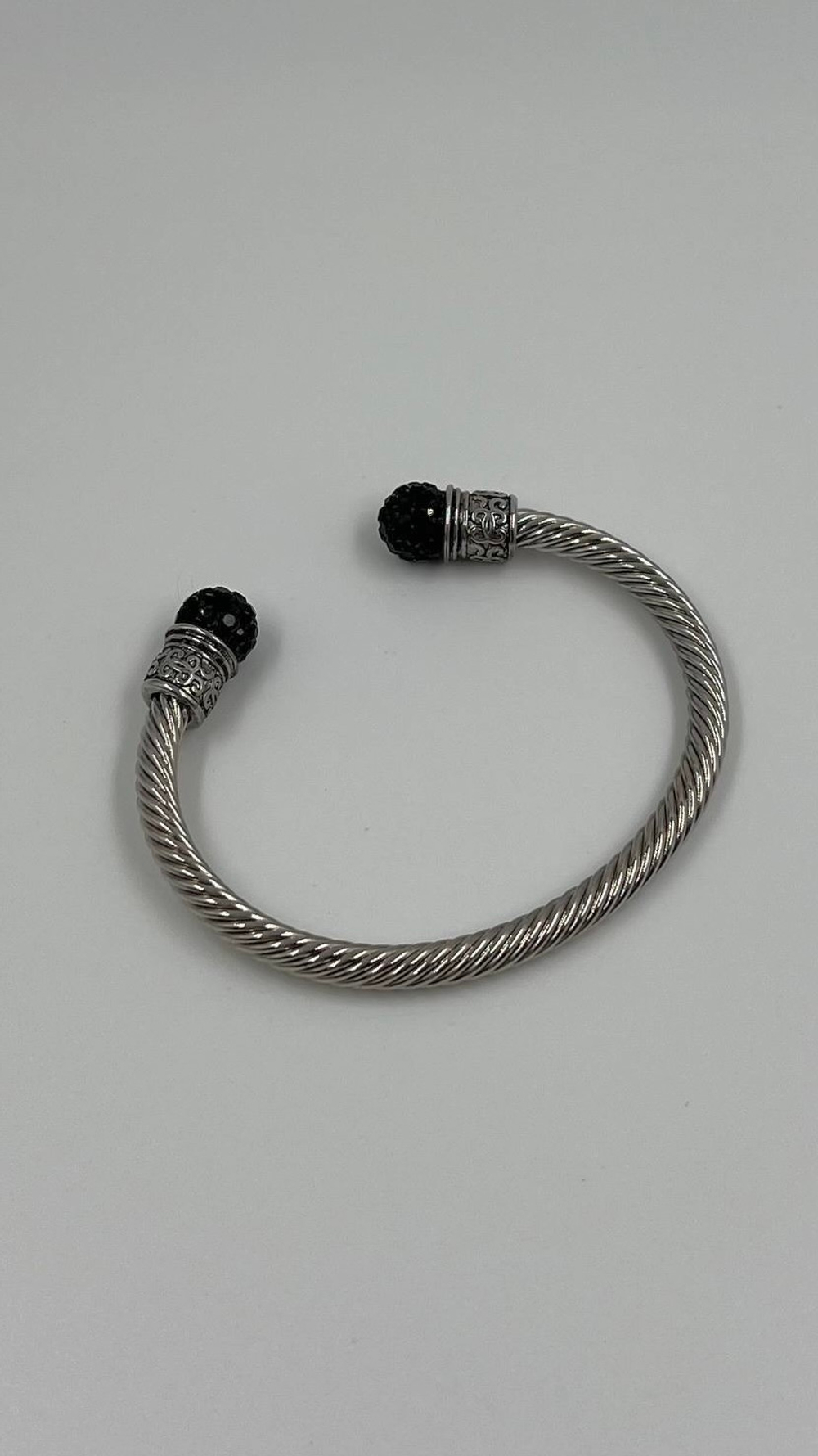 Браслет кафф с чёрными кристаллами