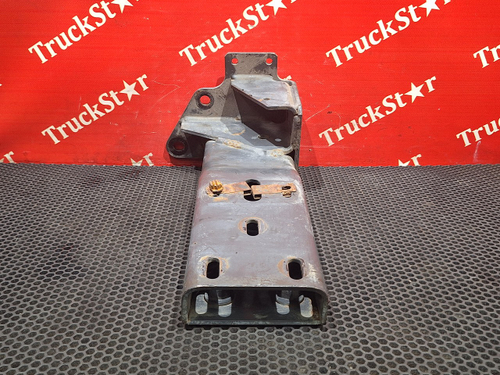 Кронштейн  подножки правой