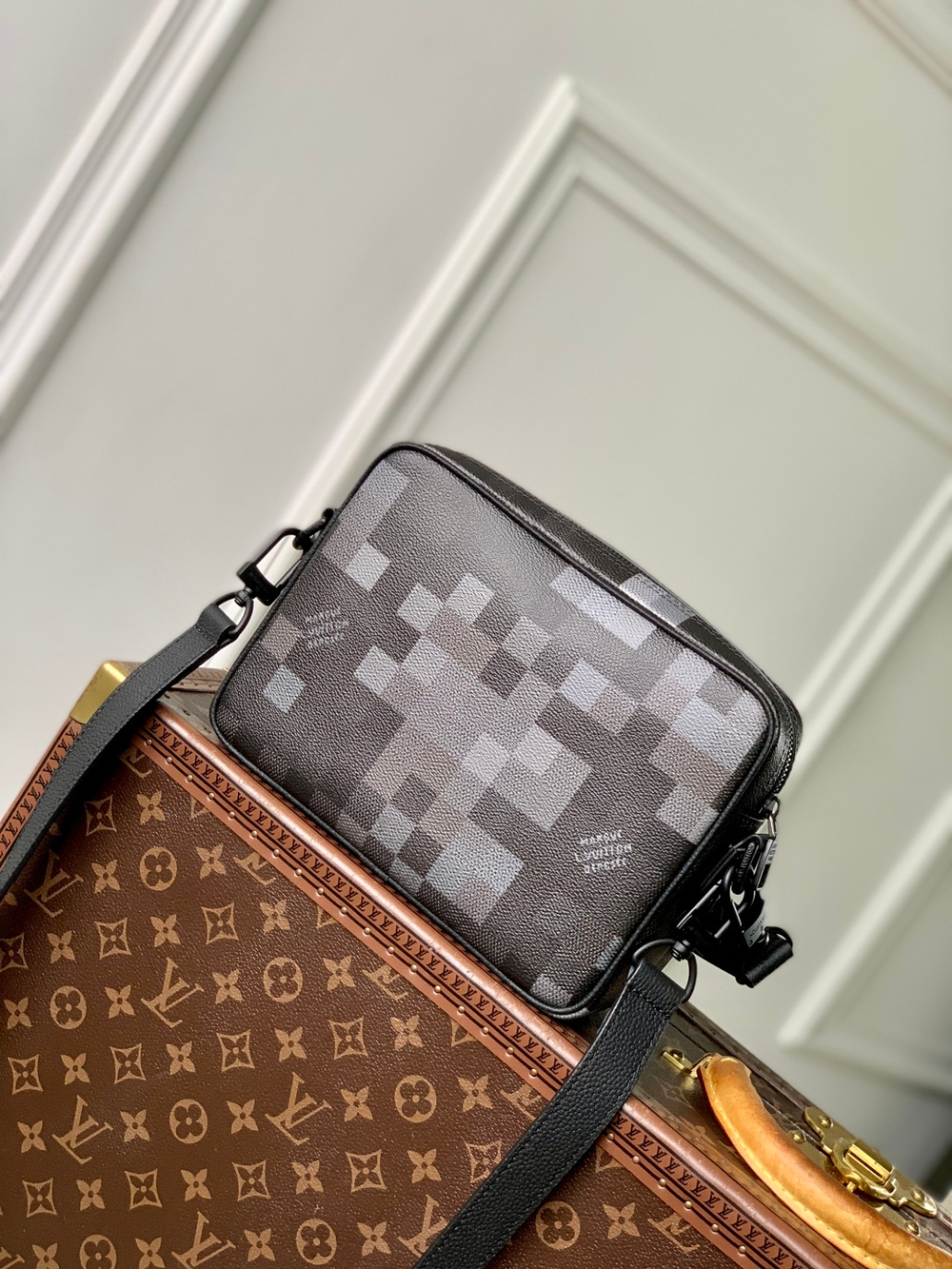 Louis Vuitton Nil Bag
