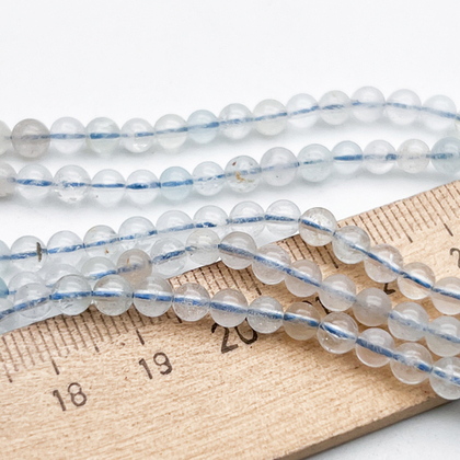 Топаз бусины, диаметр около 4,2-4,6 мм, цена за 21-22 шт (1/4 нити)