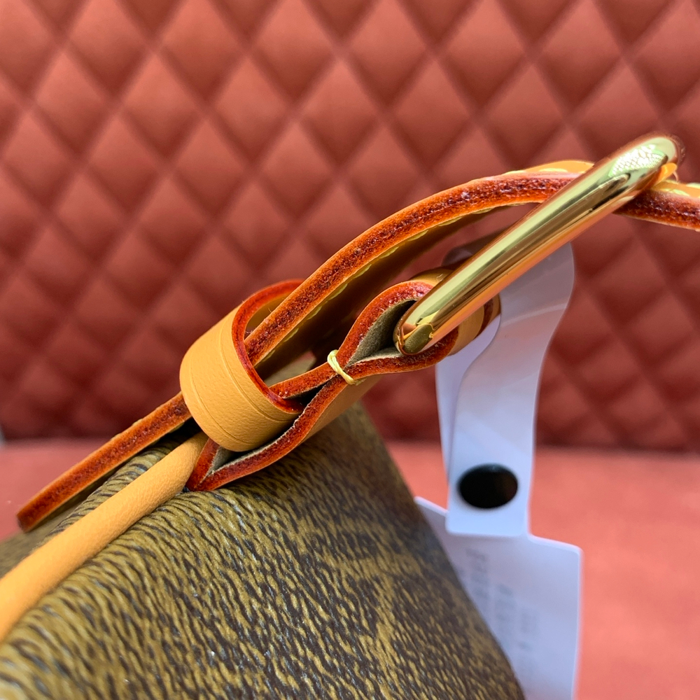 Louis Vuitton Locker Dopp Kit