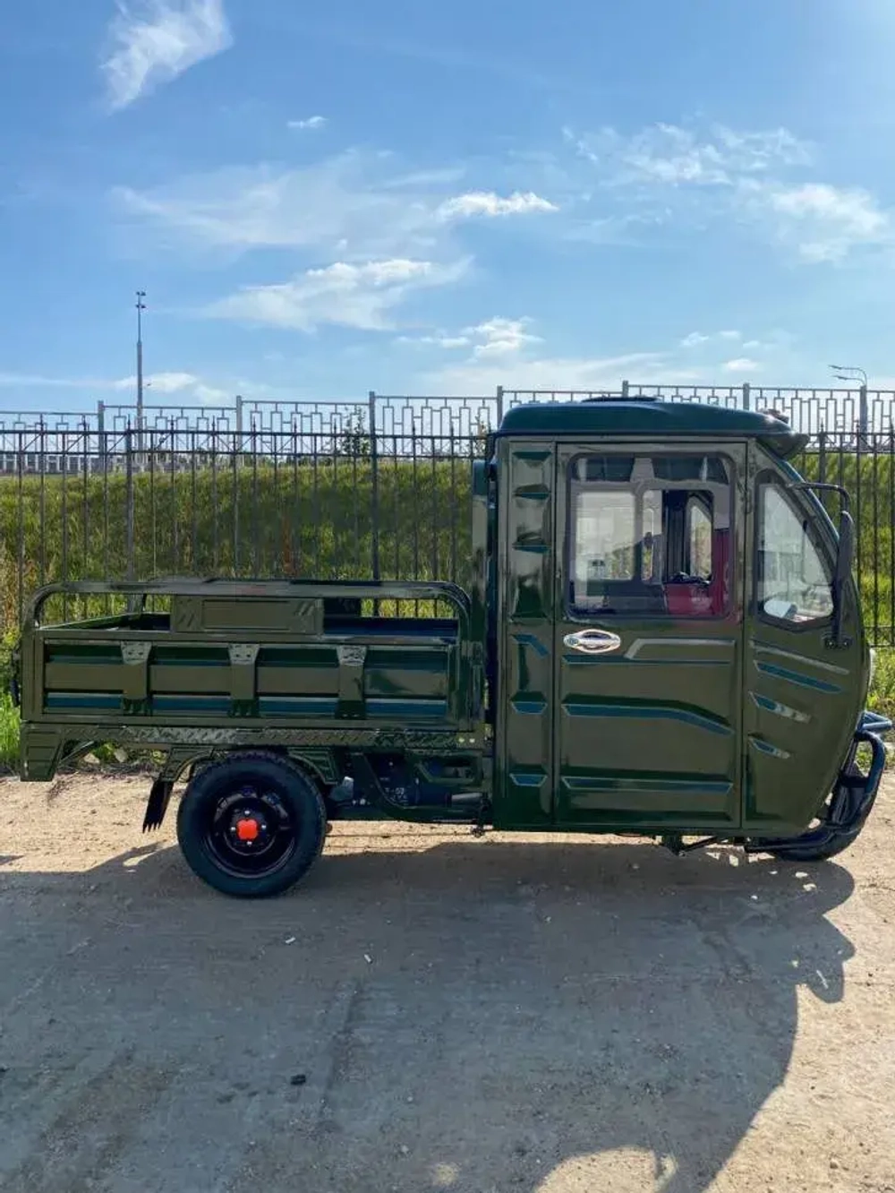 Электротрицикл грузовой Green Camel Тендер D1500 (60V 1000W) кабина, понижающая