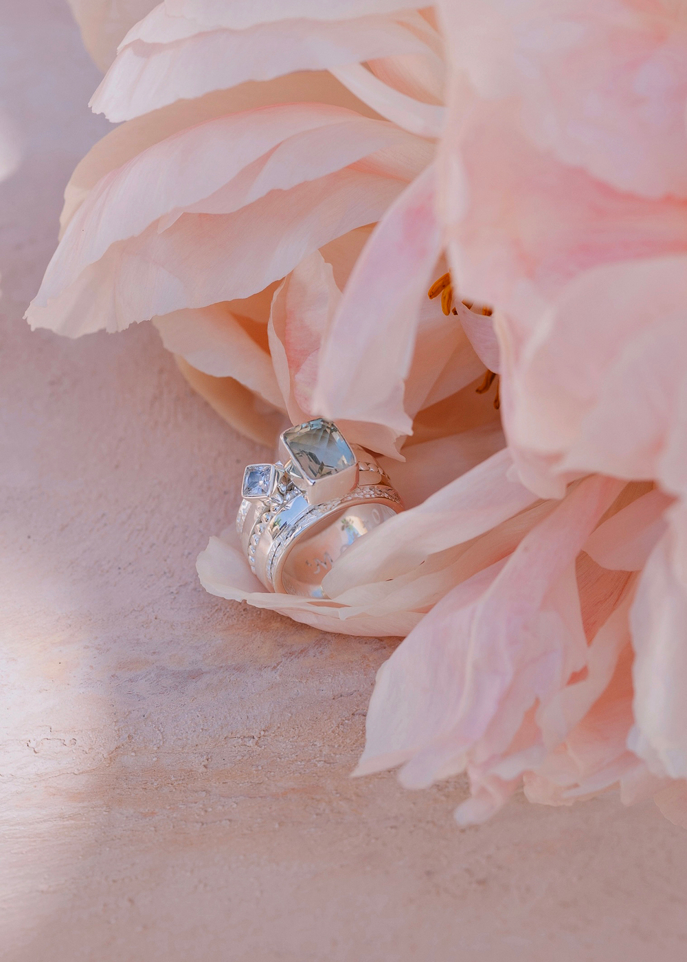 Кольцо «Мозаик» раф прямоугольный с зеленым кварцем и ромбом белый циркон