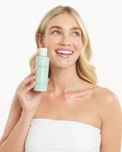 Jan Marini BIOGLYCOLIC® FACE CLEANSER Очищающая эмульсия на основе гликолевой кислоты для выравнивания тона и рельефа кожи. Объем: 178 мл