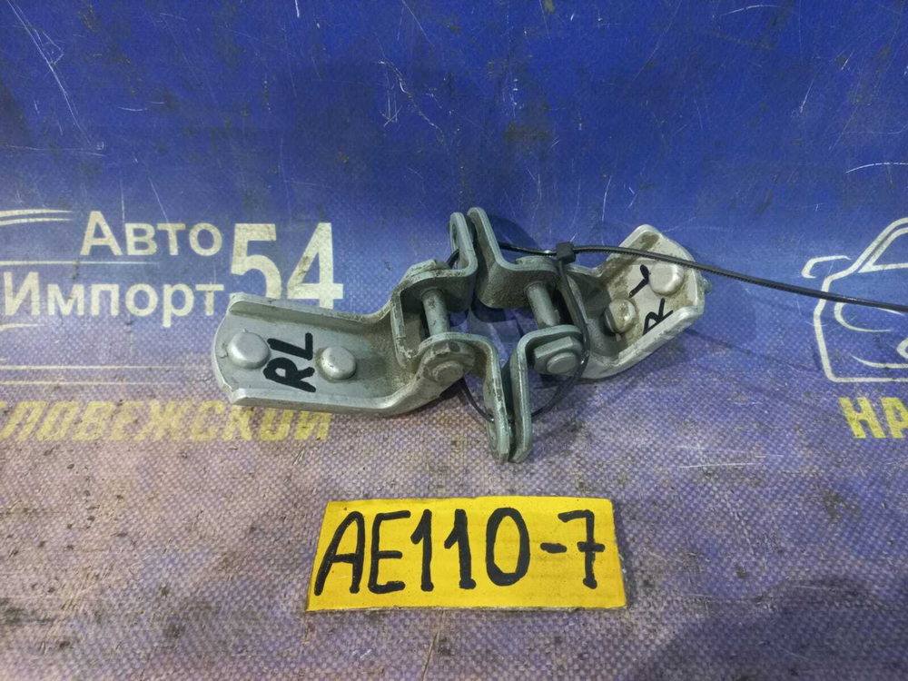 Петля двери задней левой TOYOTA COROLLA 1996