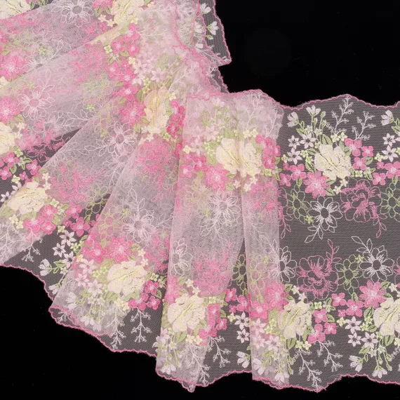 Вышивка на сетке розовая/цветочная 24 см