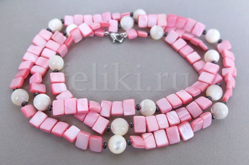 бусы из розового и белого перламутра