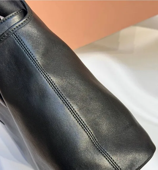 Сумка MIU MIU Aventure, черная
