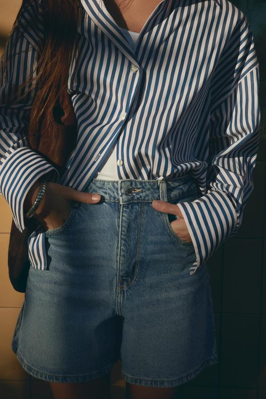 ZARА ШОРТЫ С ЗАВЫШЕННОЙ ТАЛИЕЙ Z1975 MOM FIT, ВЫЦВЕТШИЙ СИНИЙ