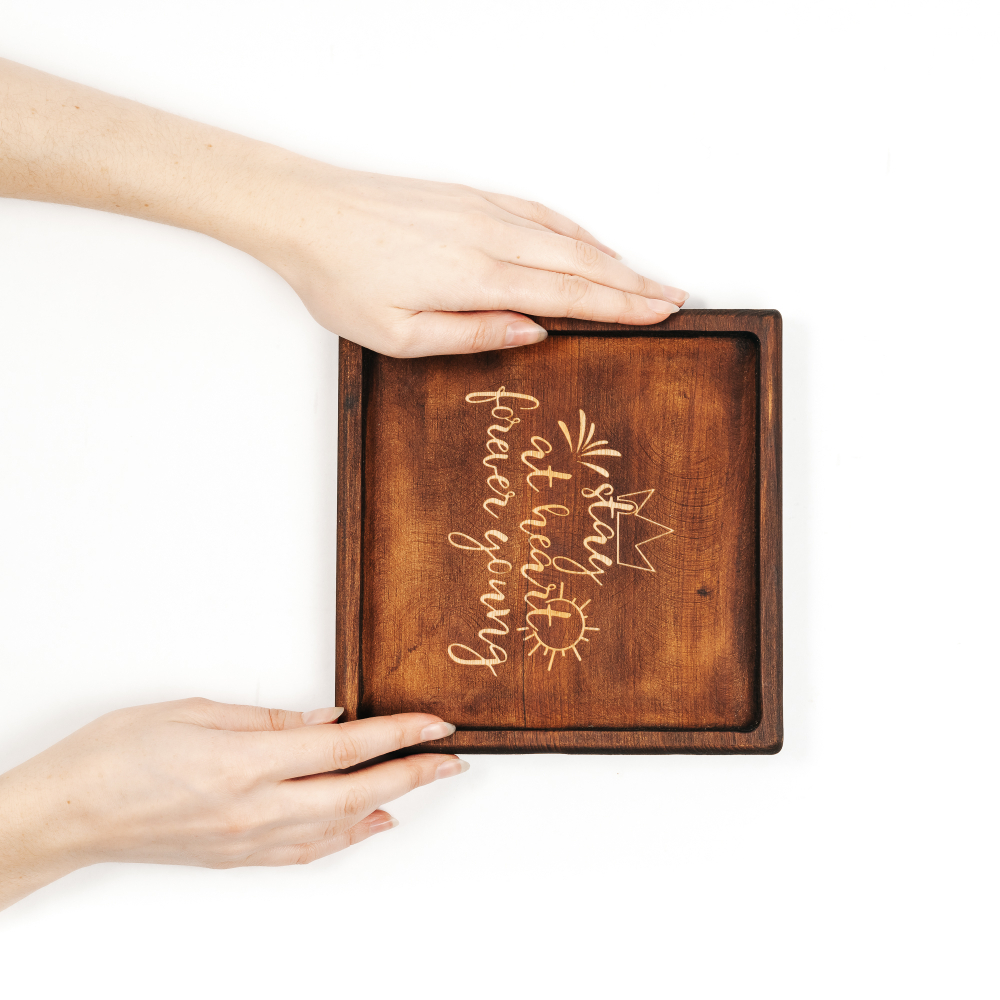 Деревянная менажница из кедра для подачи блюд и закусок с гравировкой "Stay at heart forever going"