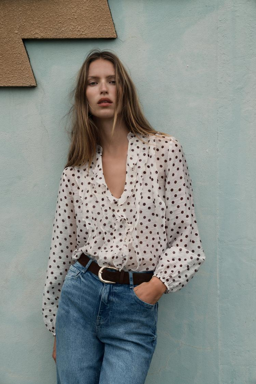 ZARA БЛУЗА С ВОЛАНАМИ, ЭКРЮ/КОРИЧНЕВЫЙ