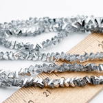 Бусина Треугольник, стекло, цвет прозрачный+серебристый, размер около 3*4 мм, цена за нить 32 см