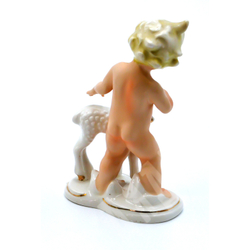 Путти с ягненком. Фарфор, роспись, позолота. Германия, 1935 г.