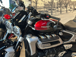 Triumph Rocket III R, Sapphire Black/Carnival Red/Silver Ice