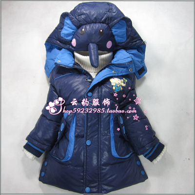 Пуховик с принтом и головой слоника на капюшоне