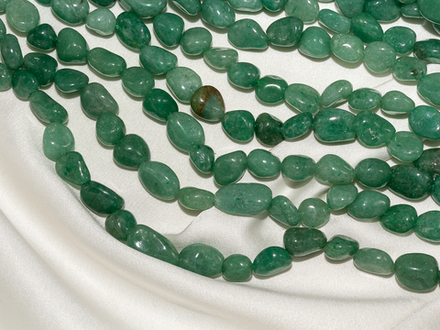 Нить бусины из авантюрина 8-9мм (галтовка)